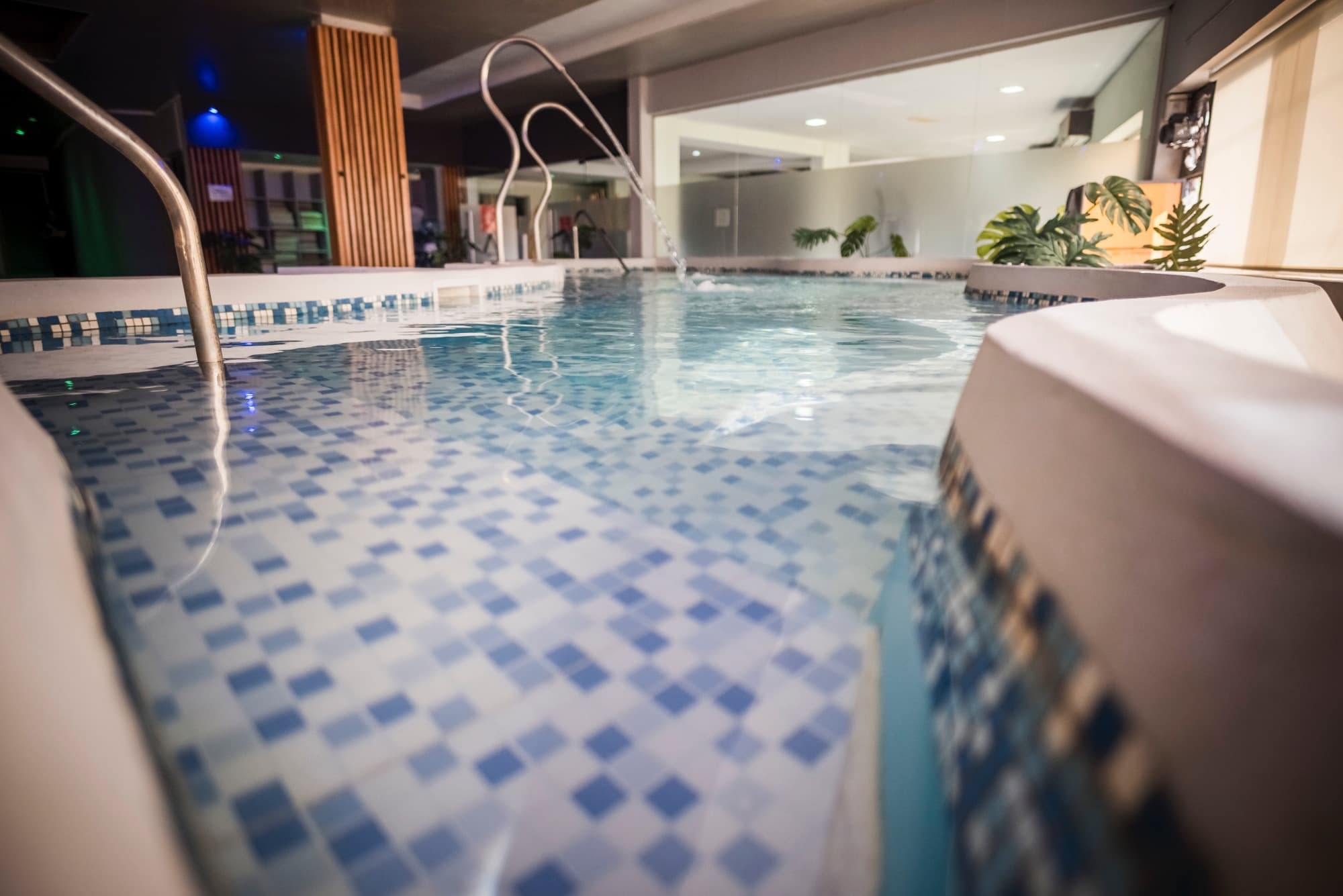 Piscina climatizada del spa de Eleton